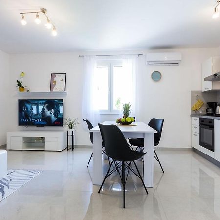 Petra Modern Apartment With Free Parking And Bbq Zadar Eksteriør billede