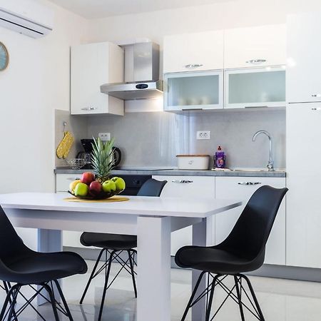 Petra Modern Apartment With Free Parking And Bbq Zadar Eksteriør billede