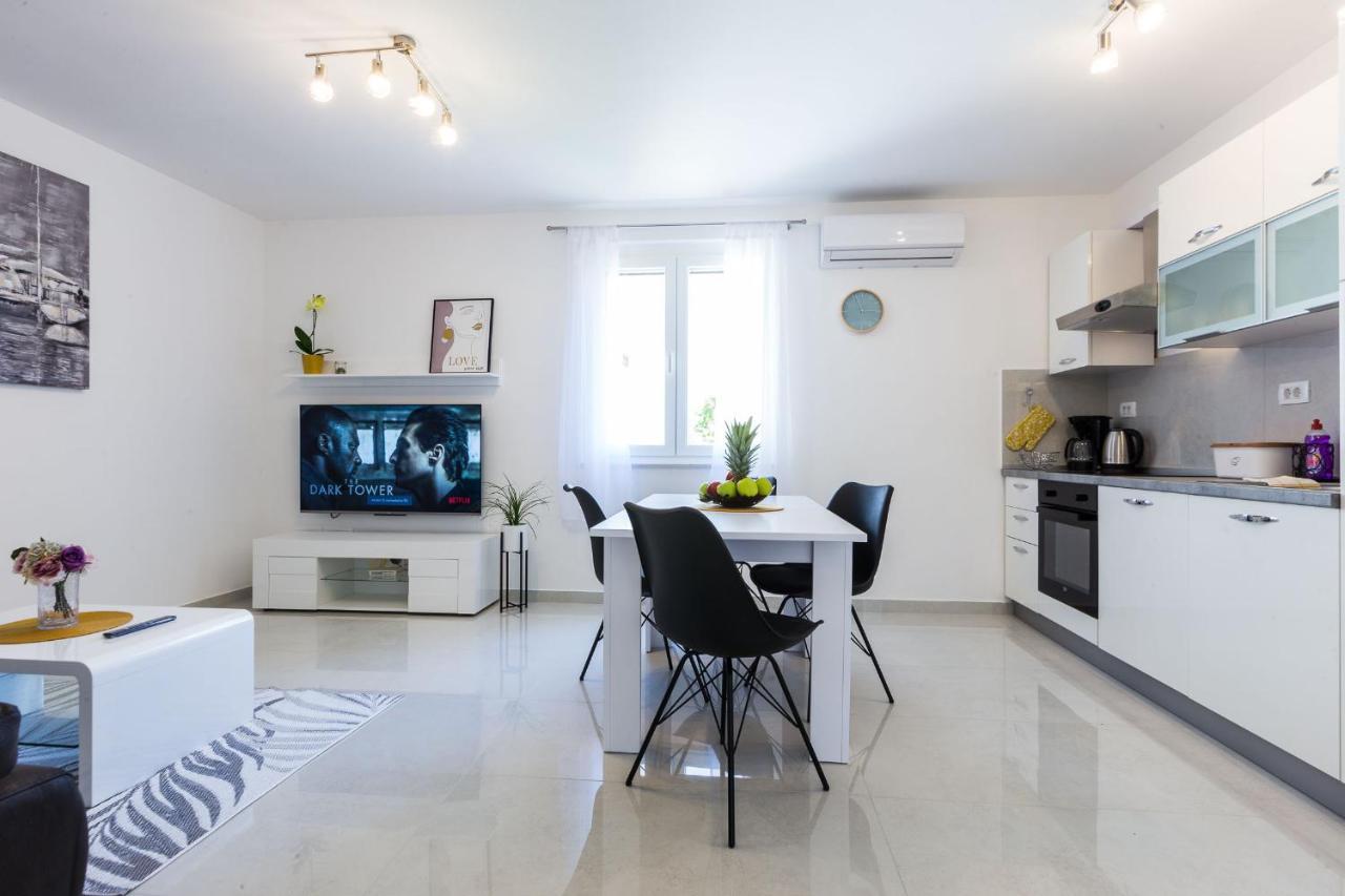 Petra Modern Apartment With Free Parking And Bbq Zadar Eksteriør billede