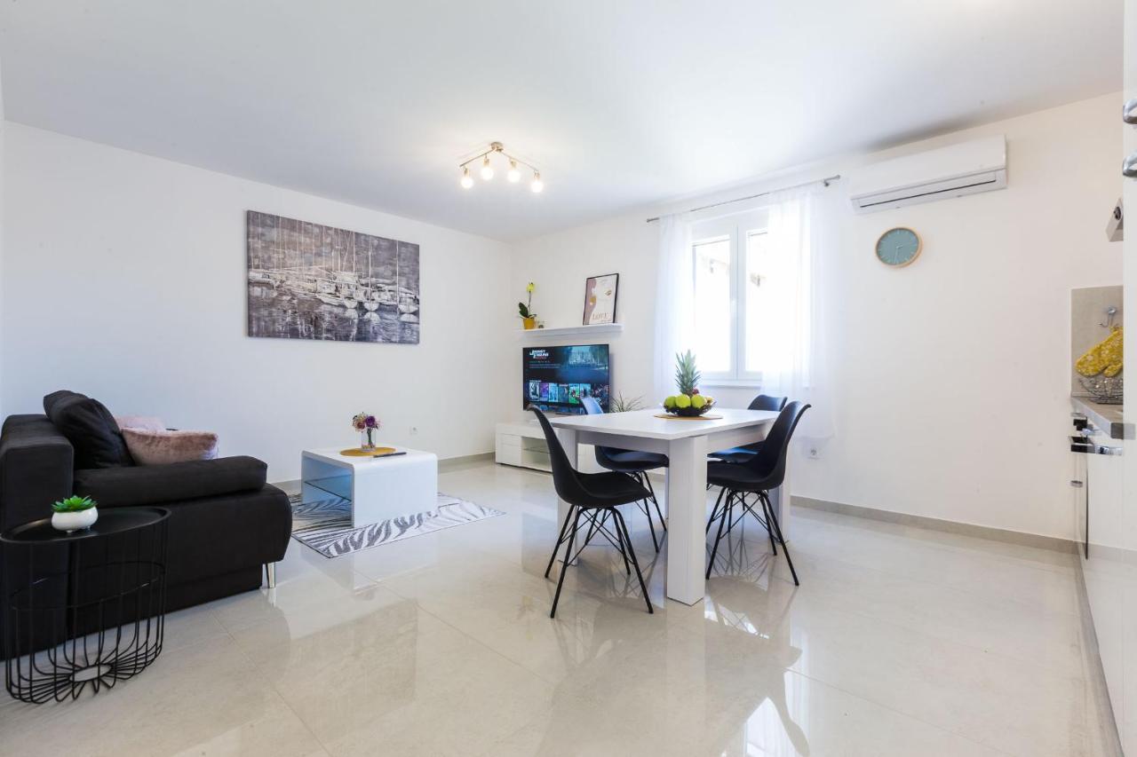 Petra Modern Apartment With Free Parking And Bbq Zadar Eksteriør billede